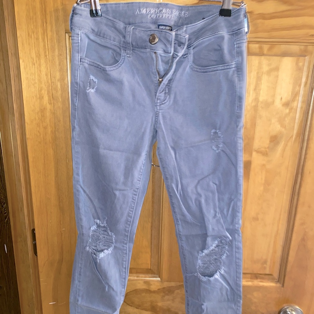 AE distressed grey skinny jean 4 regular